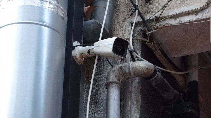 d Bursa'da berberden girilen kahvehaneye polis baskını