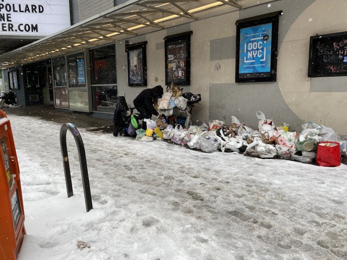 New York’ta kar fırtınası evsizleri vurdu