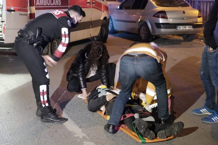 Beyoğlu'nda yolun karşısına geçmek isteyen kişiye taksi çarptı