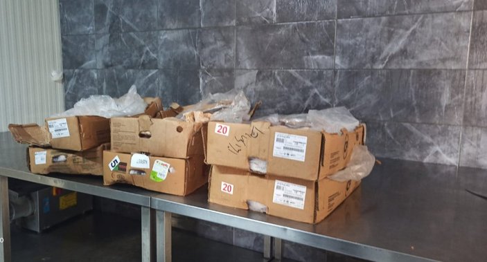 İstanbul'da 70 kilo bozuk tavuk ele geçirildi