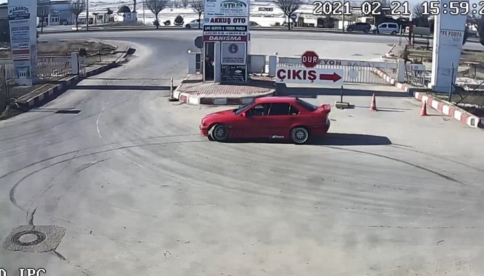 Afyonkarahisar'da kısıtlamada drift atan sürücüye para cezası