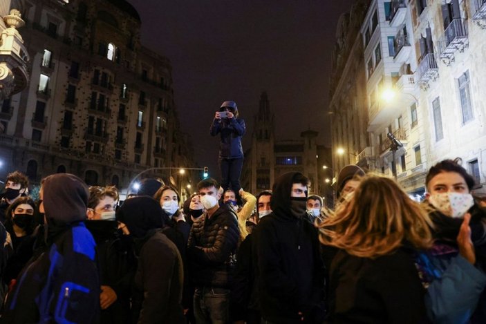 İspanya'da tutuklanan rapçi Hasel'e destek gösterileri devam ediyor