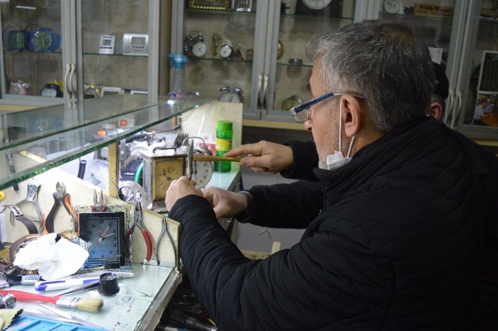 Eskişehir'de hızla bozulan replika saatler, tamircilere yaradı