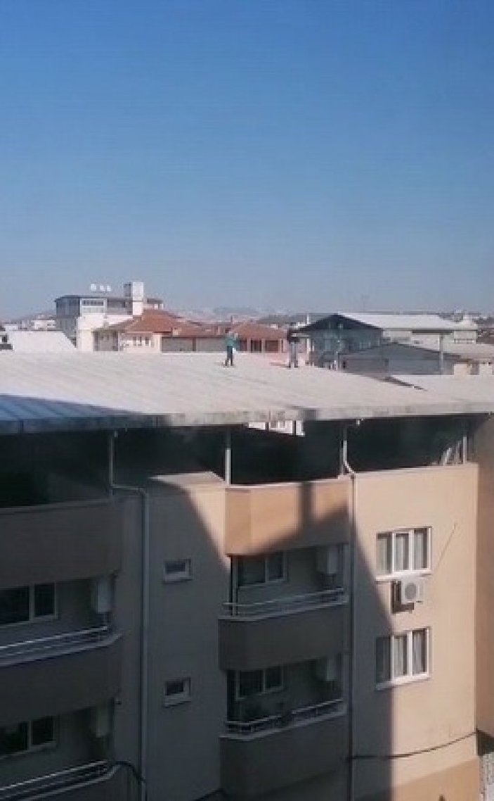 Bursa'da TikTok çeken gençler, çatıya çıktı