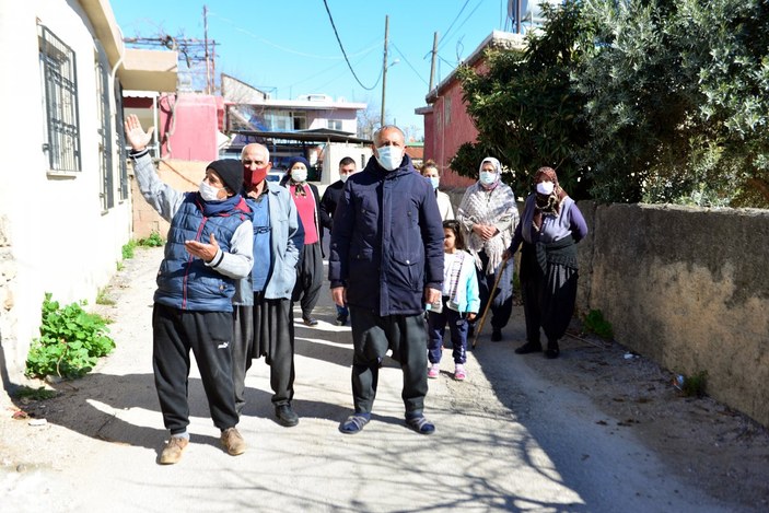 Adana’da tırların geçtiği sokağın sakinleri çözüm bekliyor