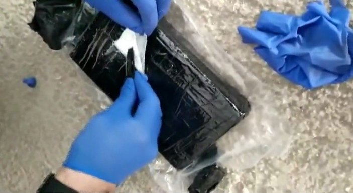 Bursa'da araba lastiğine gizlenmiş 1 kilo kokain bulundu