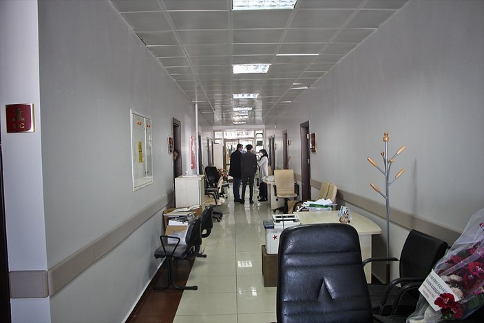Bingöl'de koronavirüsle mücadele edilen hastaneyi ücretsiz boyadılar
