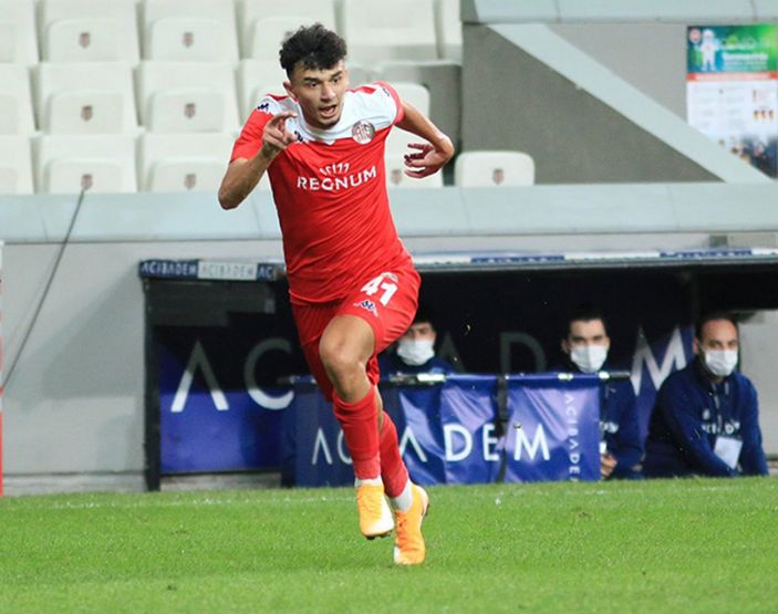 Fenerbahçe ve Galatasaray, Gökdeniz Bayrakdar'ın peşinde