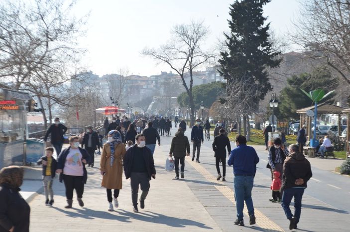 Tekirdağlılar cadde ve sokaklara akın etti