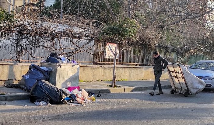 Maltepe Belediyesi'nde işçiler greve gitti, çöpler sokaklarda kaldı