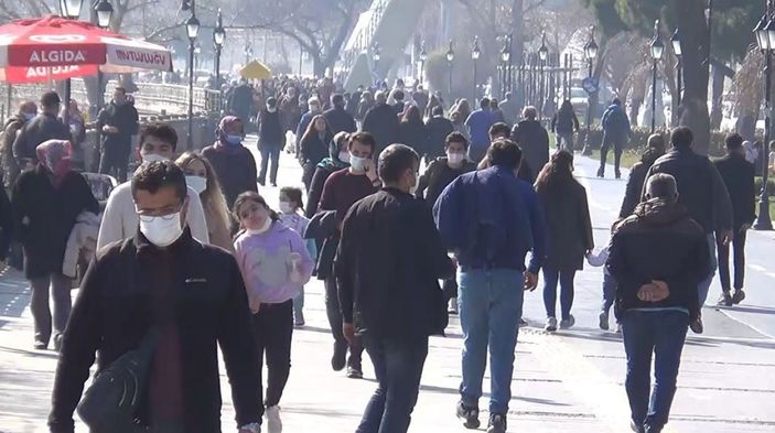 Tekirdağlılar cadde ve sokaklara akın etti