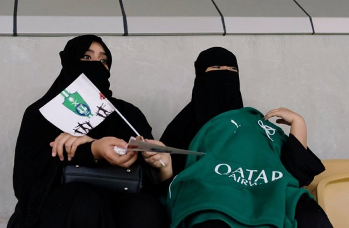Suudi Arabistan'da kadınlara orduya katılma hakkı verildi