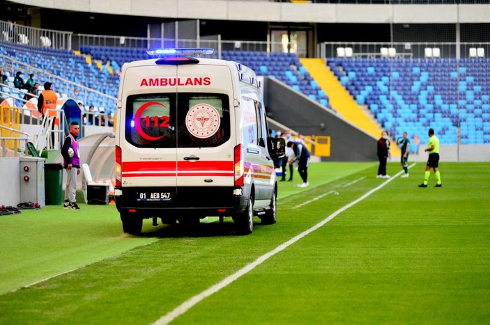Adanaspor kalecisi Karacic ambulansla hastaneye kaldırıldı