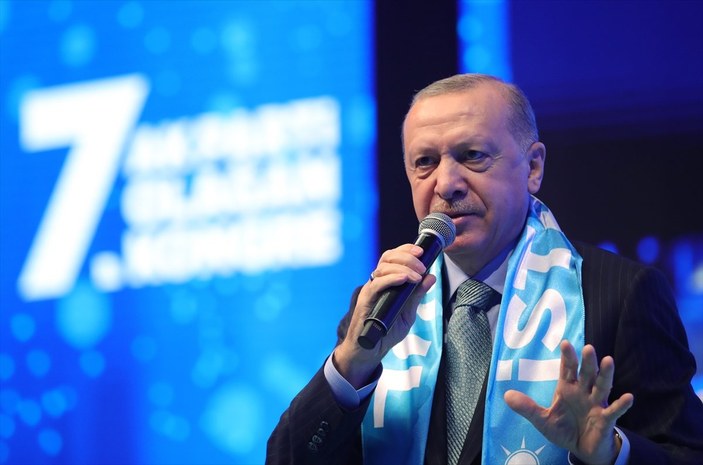Cumhurbaşkanı Erdoğan'dan İmamoğlu'na: İstanbul batak içinde, onlar tatilde
