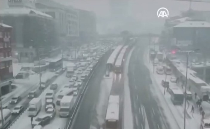 Cumhurbaşkanı Erdoğan, kar yağışı sonrası CHP'li belediyelerin durumunu gösterdi