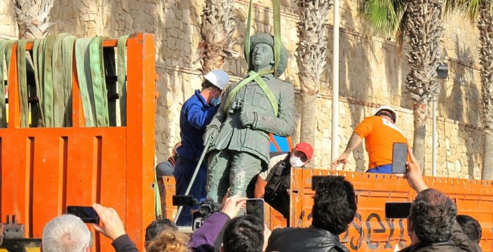 İspanya'da diktatör Franco'nun son heykeli de kaldırıldı