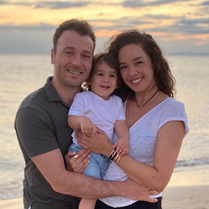 Azra Akın aşka geldi