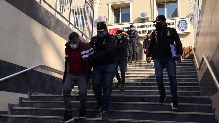 İstanbul'da döviz bürosu kuryesi, trafikte gasbedildi