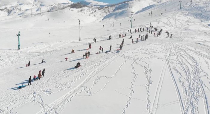 Bitlis'te kadınların kayak keyfi