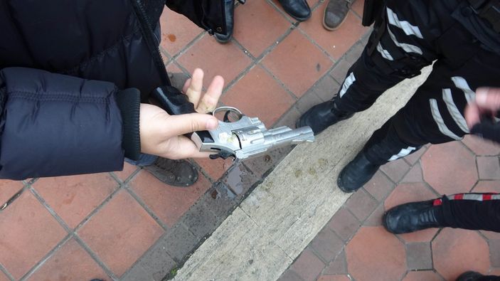 i Samsun’da göle atılan silah polisi harekete geçirdi