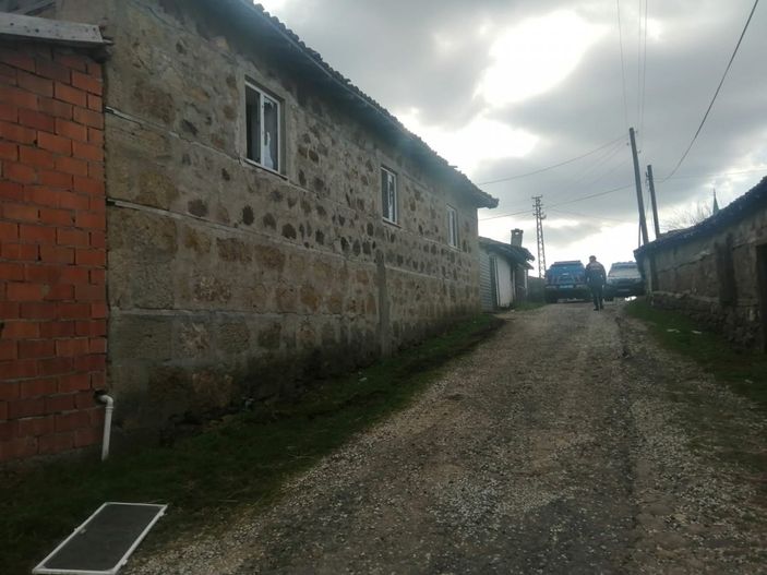 i Çanakkale'de cinayet işleyen şahsı evden çıkarmak için sis bombası kullanıldı