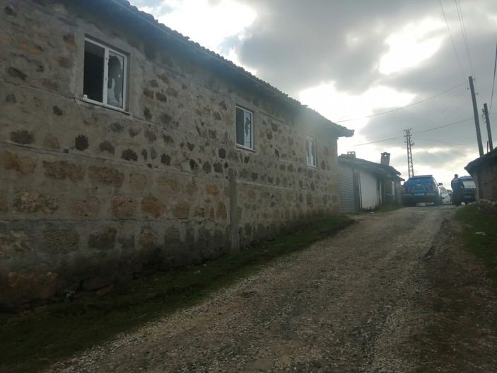 i Çanakkale'de cinayet işleyen şahsı evden çıkarmak için sis bombası kullanıldı