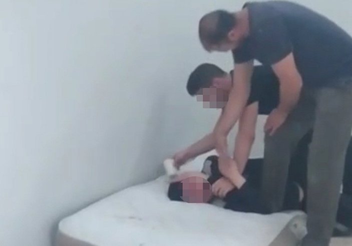 İzmir'de engelli genci darbeden 2 kişi tutuklandı