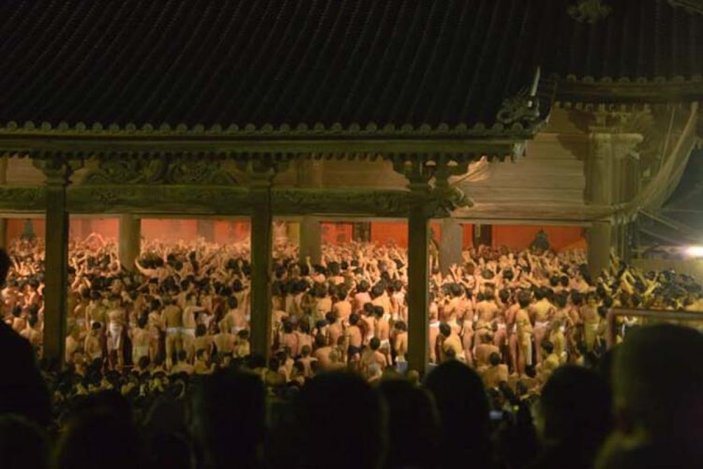 Japonya'da pandemiye rağmen Hadaka Matsuri festivali yapıldı