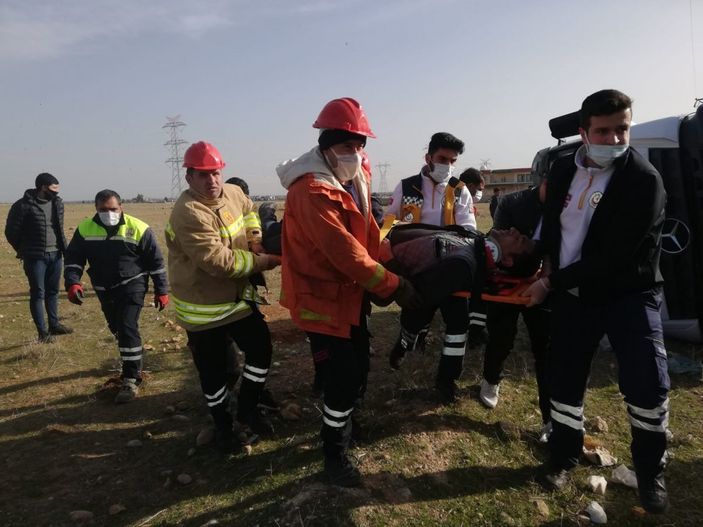 i Mardin'de beton mikseri yola devrildi