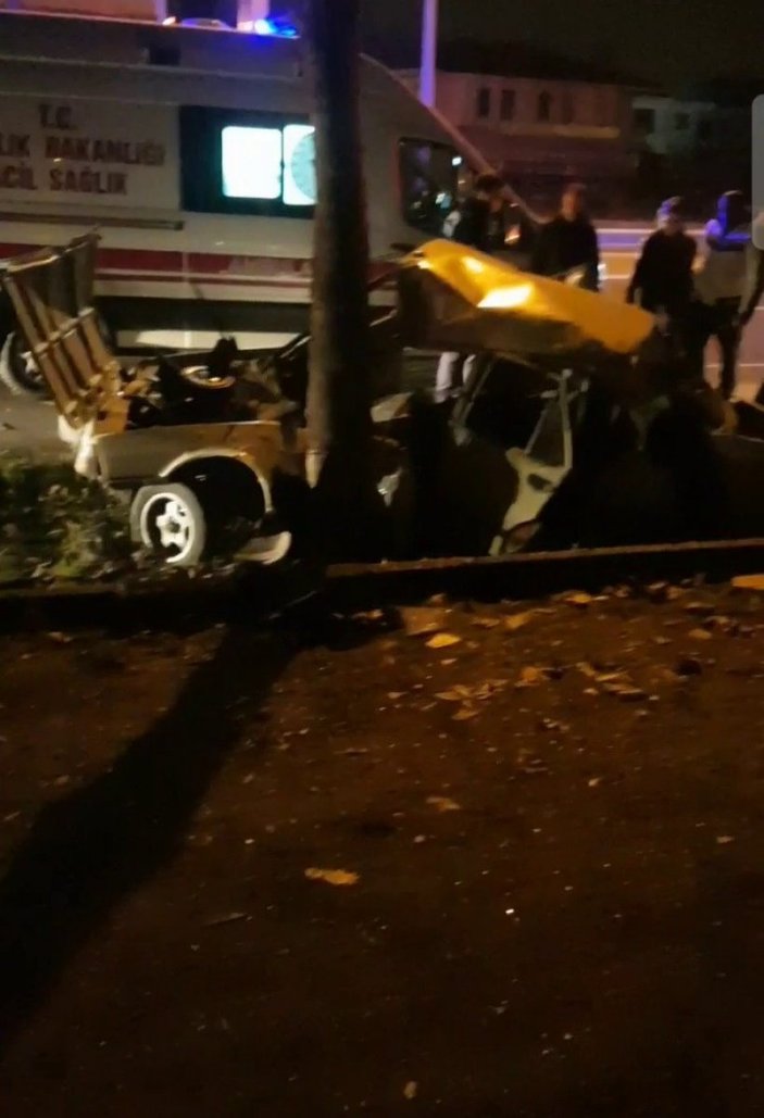 Sakarya'da feci kaza: Anne ve baba öldü, 4 çocuk yaralandı