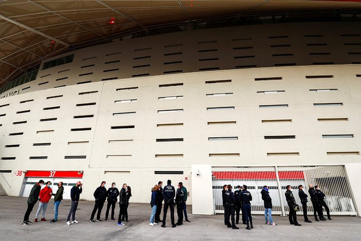 Madrid'de stadyumda koronavirüs aşılaması yapıldı