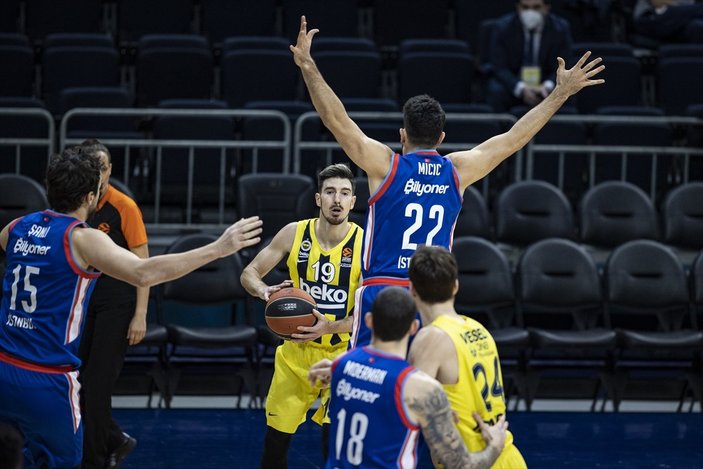 Anadolu Efes EuroLeague'de Fenerbahçe'yi farklı yendi