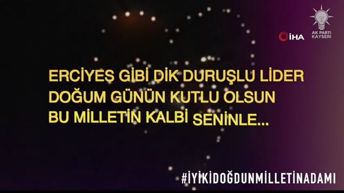 Kayserili kayakçılardan Cumhurbaşkanı'nın doğum günü için meşaleli gösteri