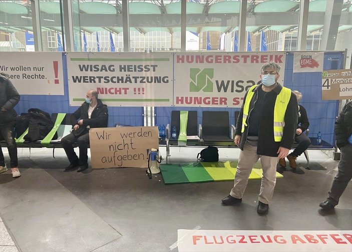 Frankfurt Havalimanı'nda işten çıkarılan işçilerden açlık grevi