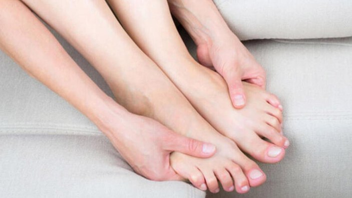 Huzursuz bacak sendromu kadınlarda 2 kat daha fazla görülüyor