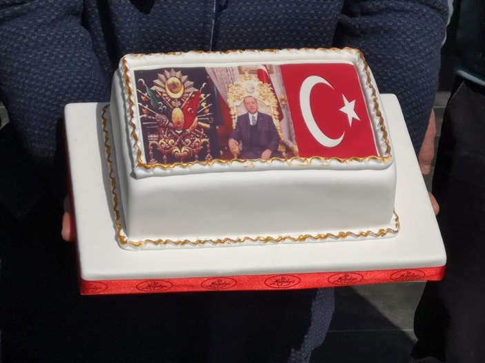 Cumhurbaşkanı Erdoğan için Kısıklı'da pasta kesildi