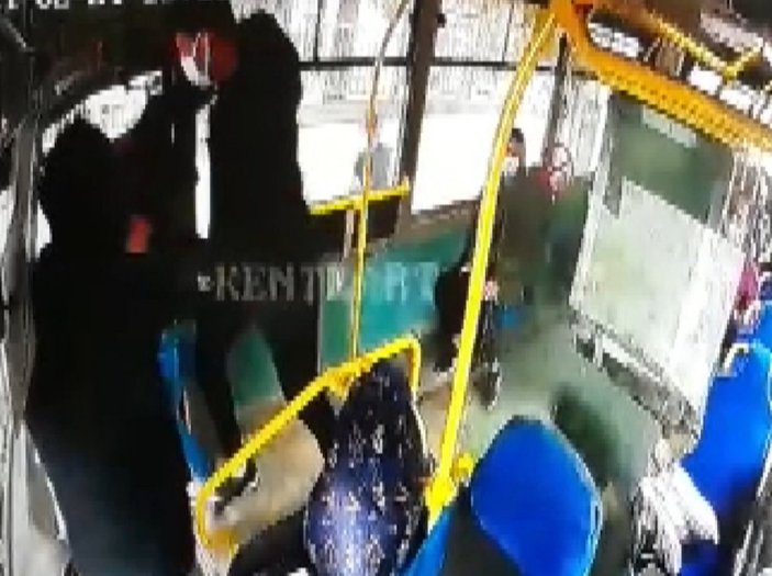 Kocaeli'de 2 şahıs otobüs şoförüne saldırdı