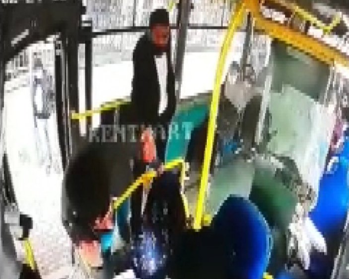 Kocaeli'de 2 şahıs otobüs şoförüne saldırdı