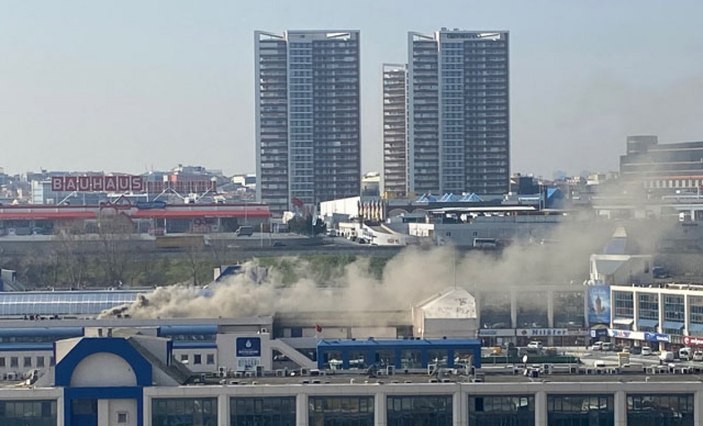 Bayrampaşa'daki 15 Temmuz Demokrasi Otogarı'nda yangın çıktı