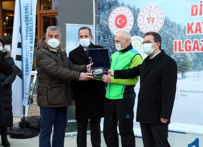 Çankırı'da diplomatlar kayak pistinde yarıştı