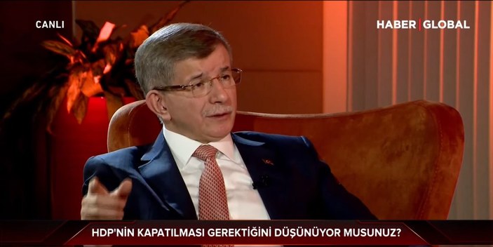 Ahmet Davutoğlu: Partilerin kapatılmasına karşıyım