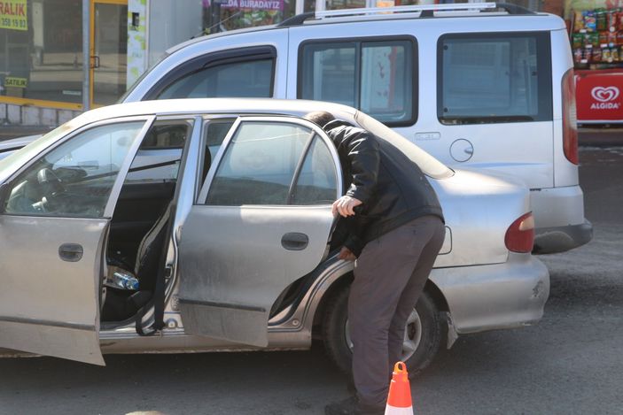 Sivas’ta eşini doğuma götüren şahıs kaza yaptı
