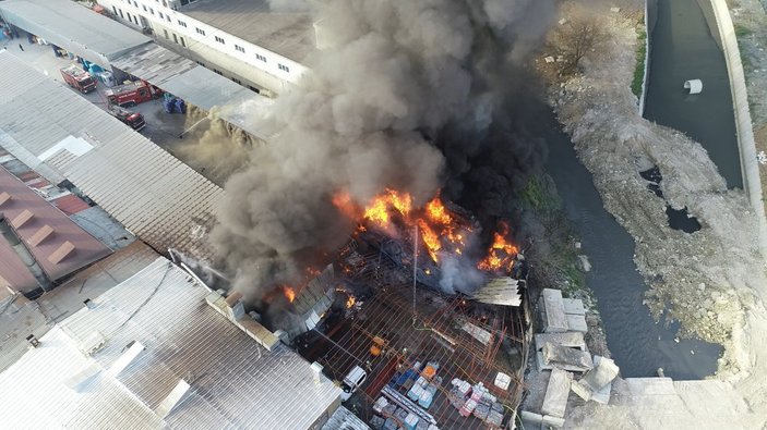 Halkalı'da geri dönüşüm tesisinde yangın çıktı
