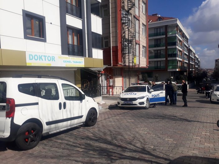 Bahçelievler'de kız çocuğu polis babasının silahıyla kendisini vurdu