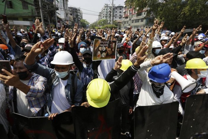 BM: Myanmar’daki protestolarda en az 18 kişi öldürüldü