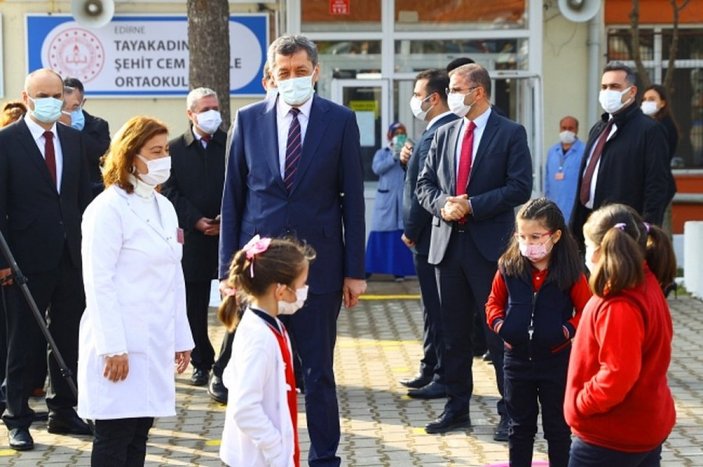 Milli Eğitim Bakanı Ziya Selçuk'tan erteleme açıklaması