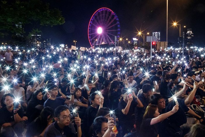 Hong Kong'da 47 aktivist gözaltına alındı