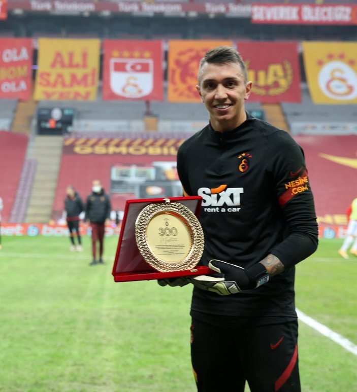 300. maçına çıkan Muslera: Galatasaray'da bırakmak onur olur