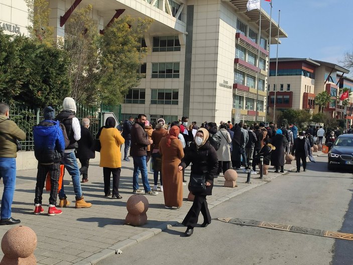 İstanbul’da vergi daireleri önünde uzun kuyruklar oluştu