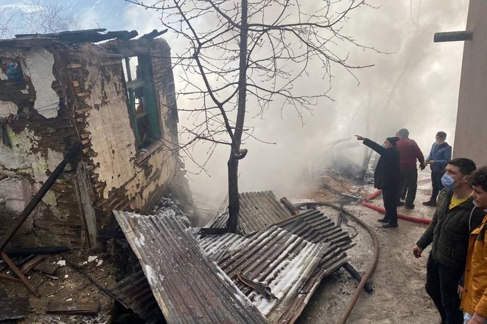 i Gümüşhane’de ev ve ahır yandı, hayvanlar son anda kurtarıldı